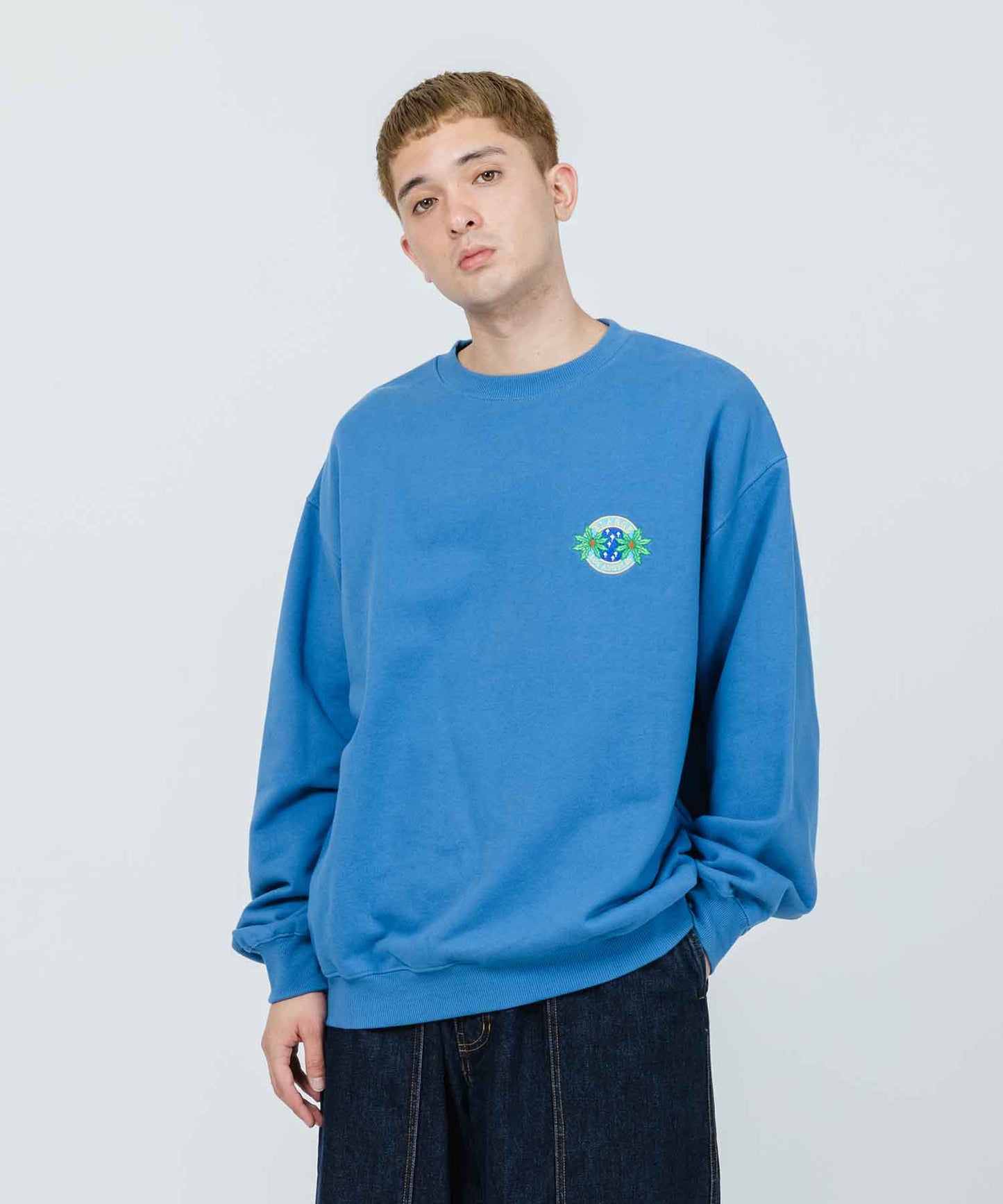HOLIDAY CREWNECK SWEAT