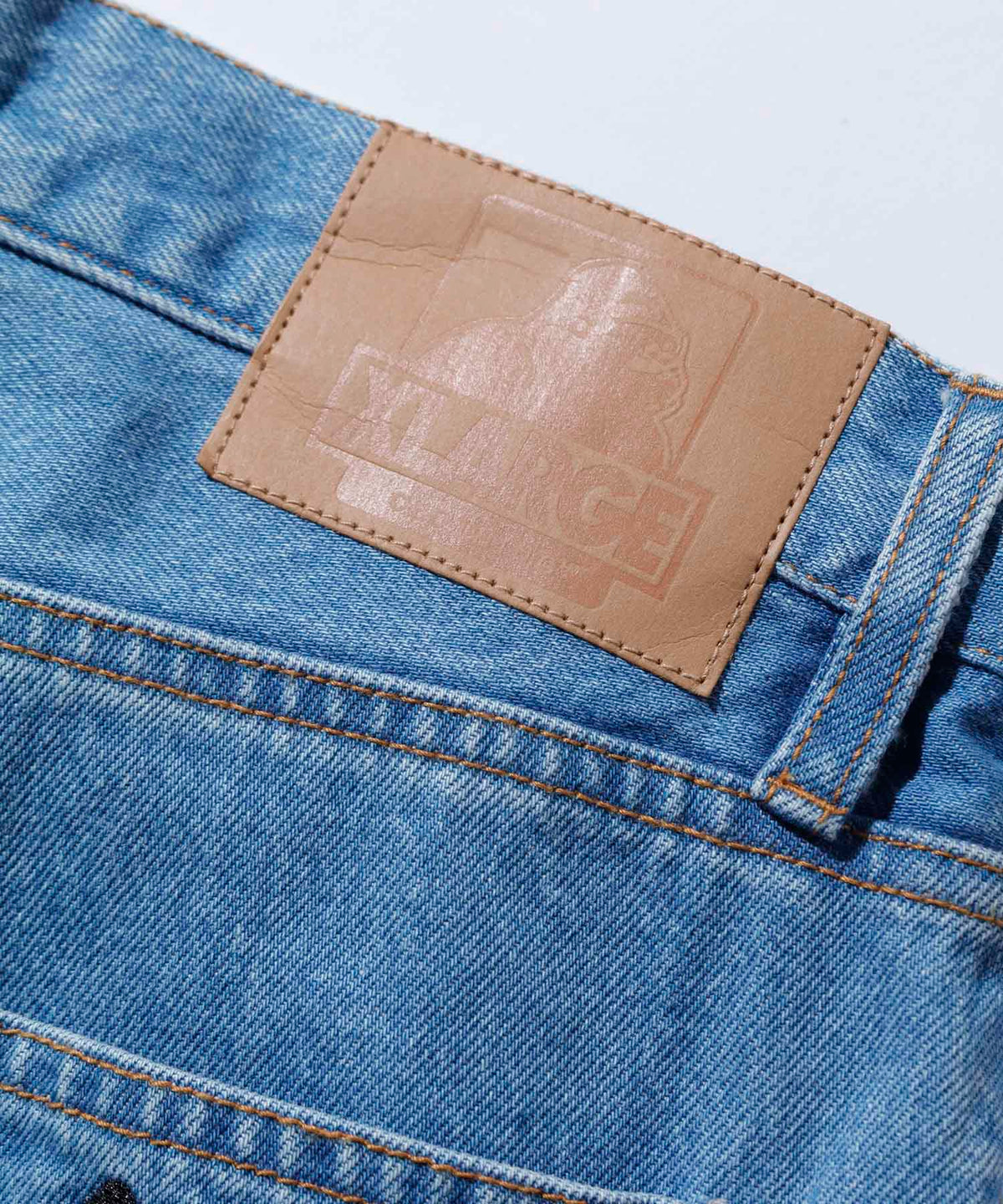 EMBROIDERY GRAFFITI DENIM PANTS