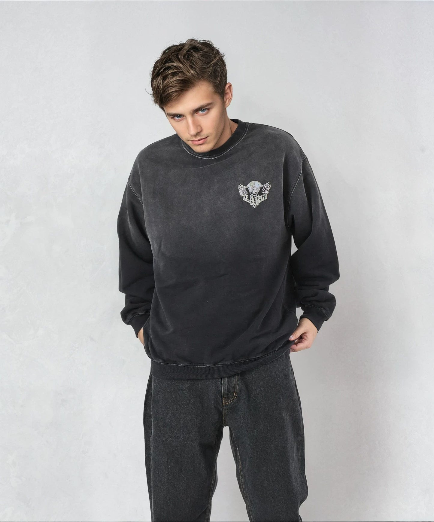 EAGLE WINGS TO THE WORLD CREWNECK SWEATSHIRT