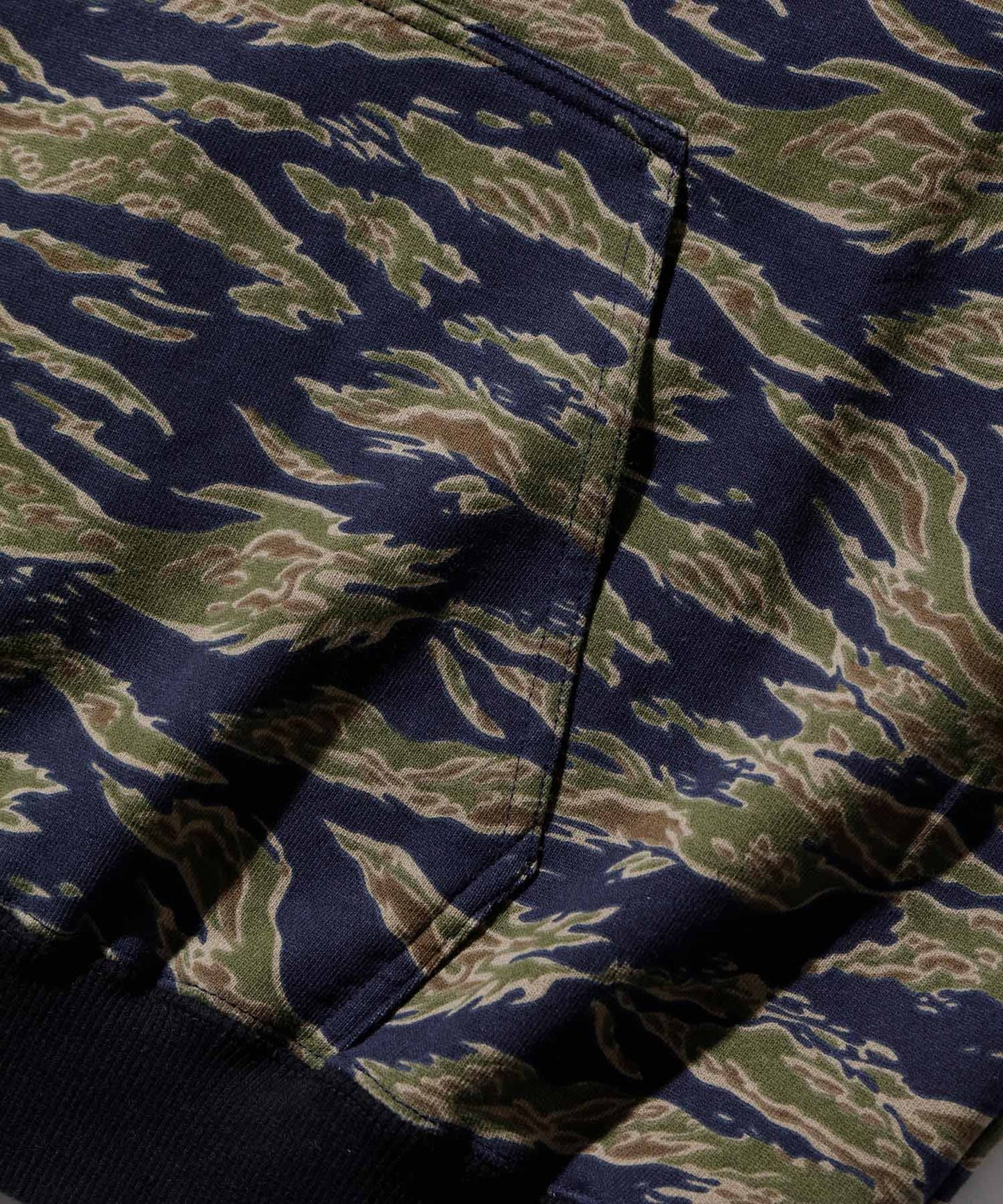 CAMO PULLOVER HOODED SWEAT